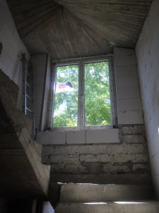 Aj schodisko dostalo poriadne okná