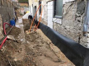 Hlavný prívod zemného plynu, elektrina je už položená v chráničke